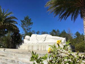 Reclining Buddha statue at White Sands Buddhist Center